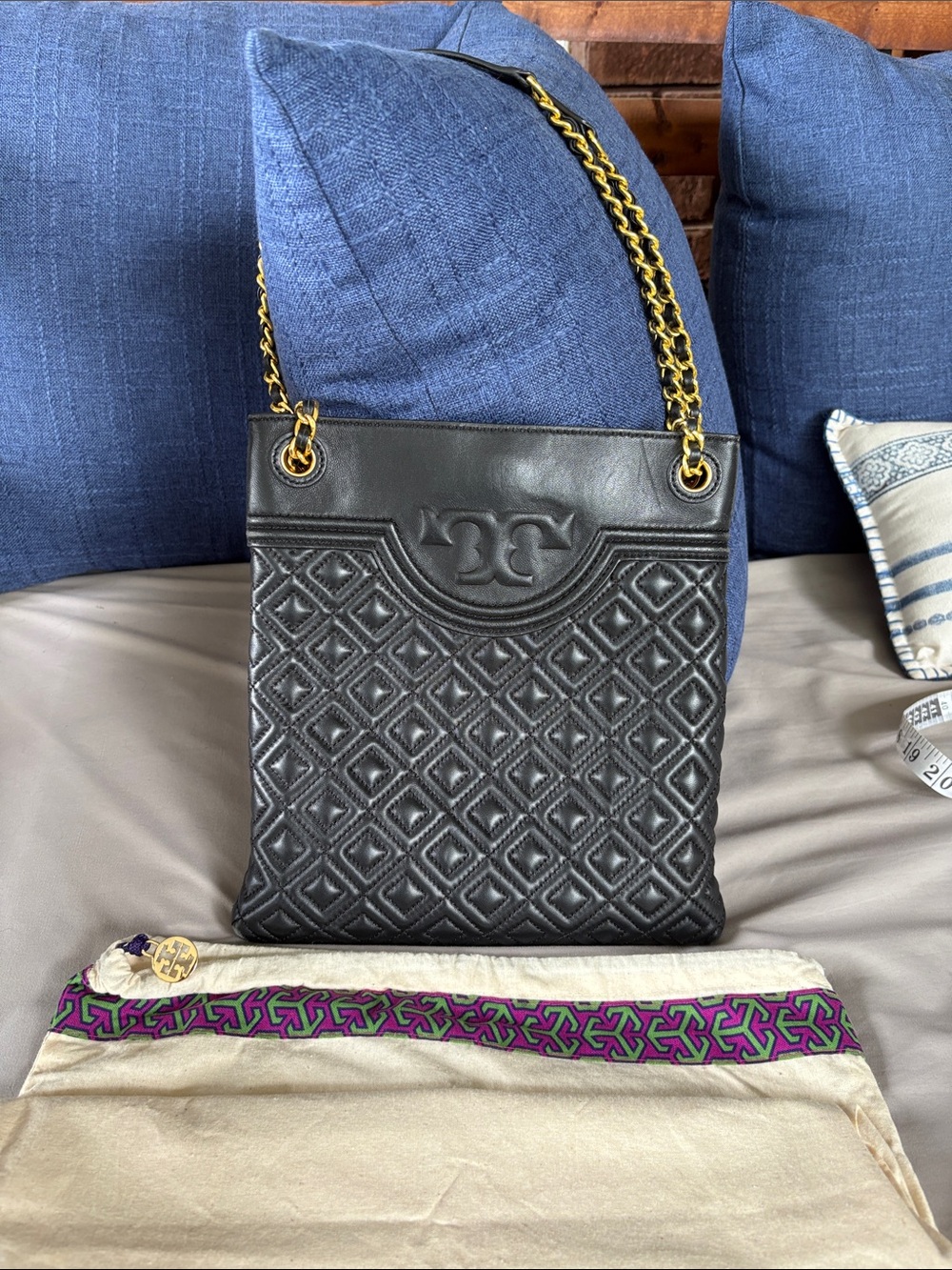 TORY BURCH Black FLEMING SWINGPACK  Adjustable Leather\gold chain strap